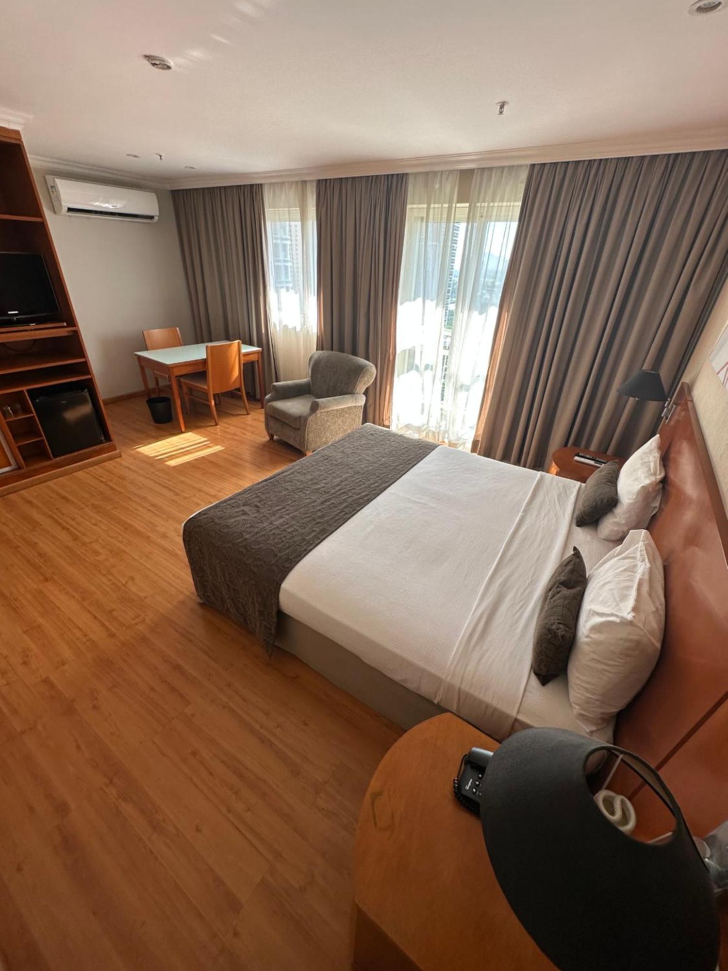 Flat Com Vista Panoramica -15- Na Barra Da Tijuca - Estacionamento Gratuito - Frigobar - Ar Condicionado - Piscina - Academia - Balsa Para Praia Gratis - Varanda - Vista Parcial Mar E Lagoa Рио де Жанейро Екстериор снимка