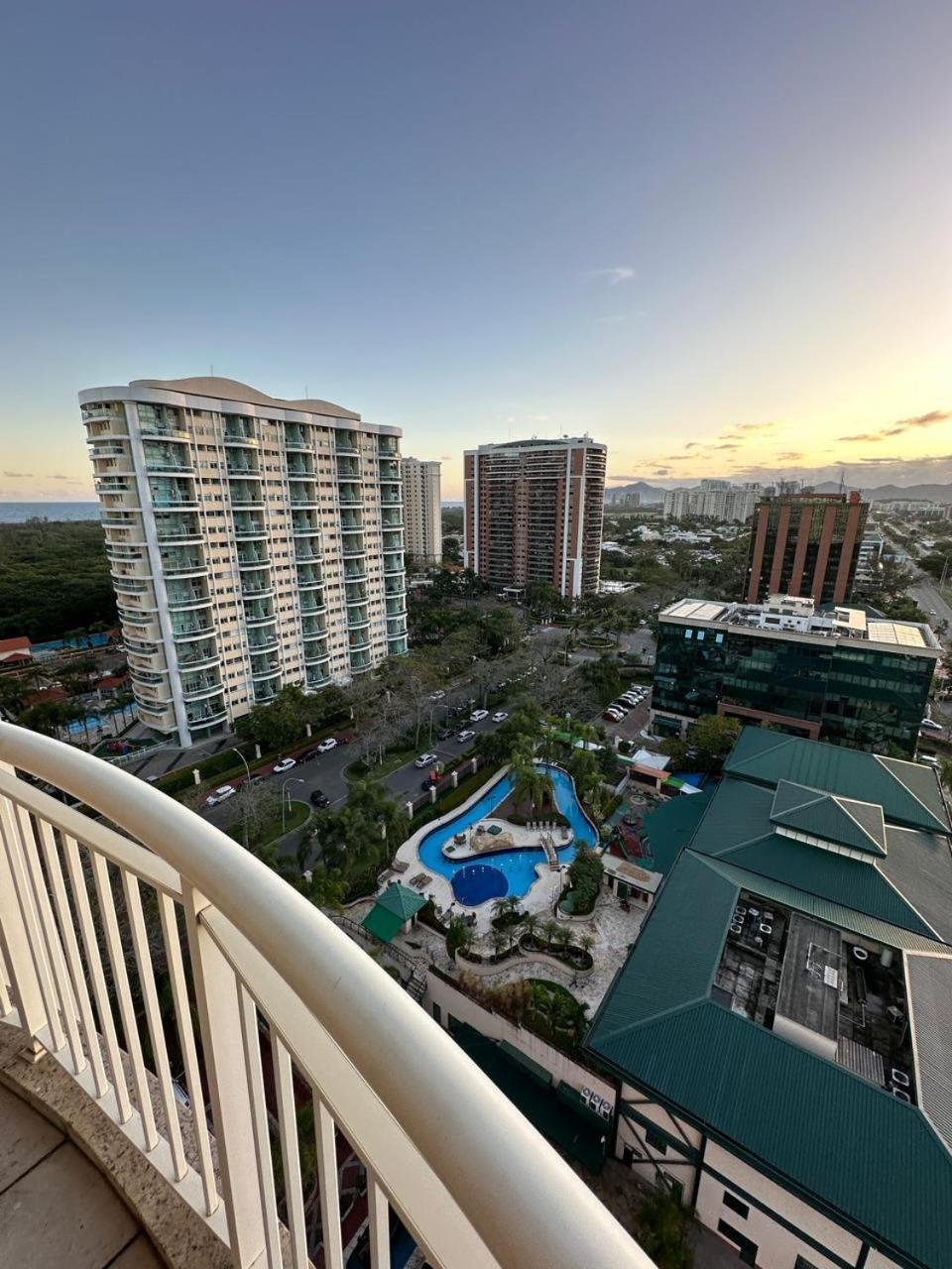 Flat Com Vista Panoramica -15- Na Barra Da Tijuca - Estacionamento Gratuito - Frigobar - Ar Condicionado - Piscina - Academia - Balsa Para Praia Gratis - Varanda - Vista Parcial Mar E Lagoa Рио де Жанейро Екстериор снимка